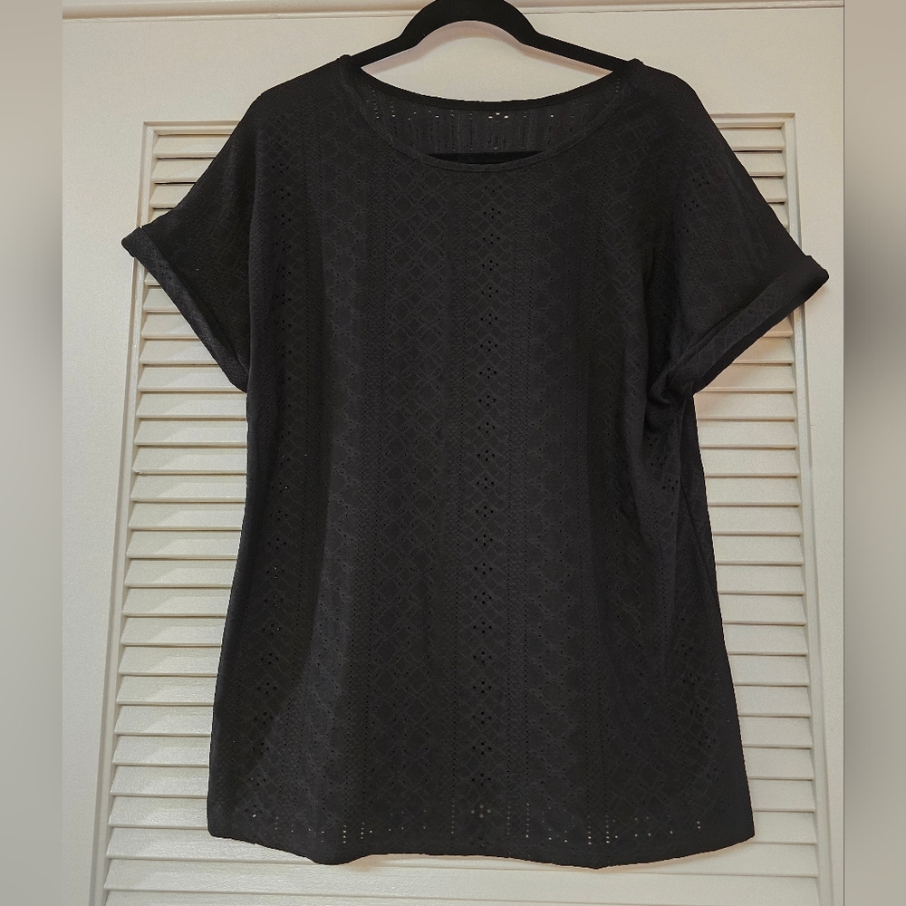 Black Short-Sleeve Lightweight Cut-Out Pattern Top